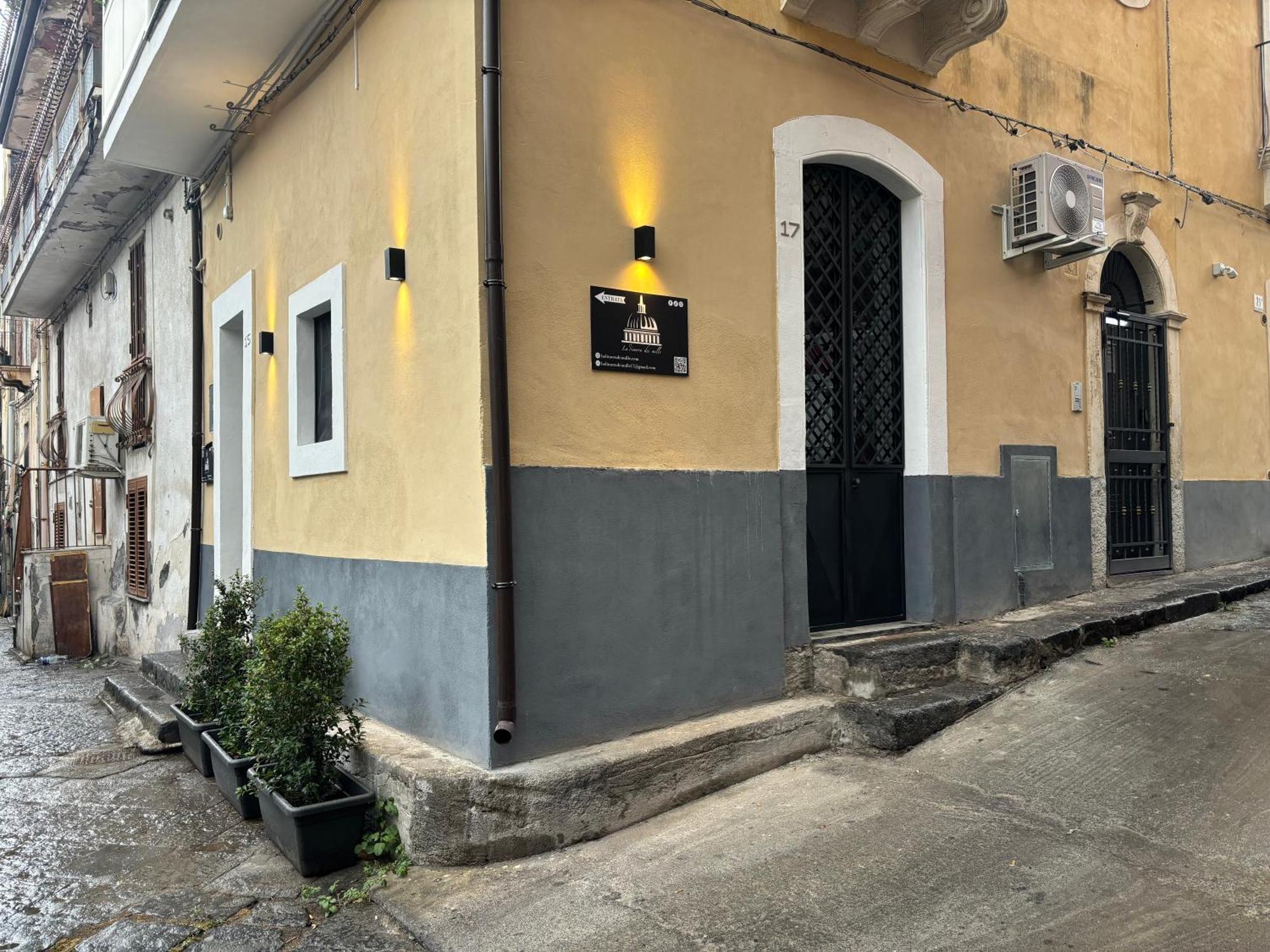 La Dimora Dei Mille Villa Catania Bagian luar foto